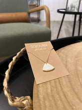 Load image into Gallery viewer, Fan Necklace