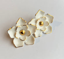 Load image into Gallery viewer, Magnolia