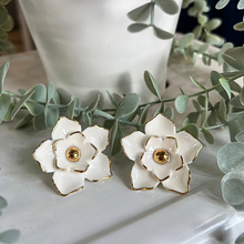 Load image into Gallery viewer, Magnolia