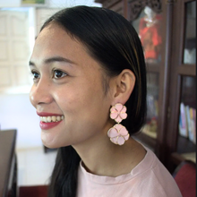 Load image into Gallery viewer, Daisy Stud