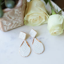 Load image into Gallery viewer, Poise Earrings