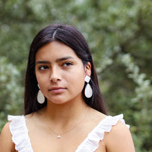 Load image into Gallery viewer, Poise Earrings