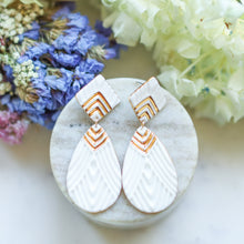 Load image into Gallery viewer, Serenity Earrings